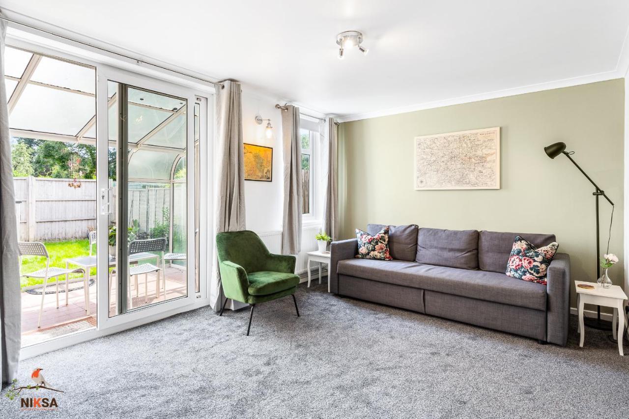 Niksa Serviced Accommodation - 3 Bedroom House Welwyn Garden City Bagian luar foto