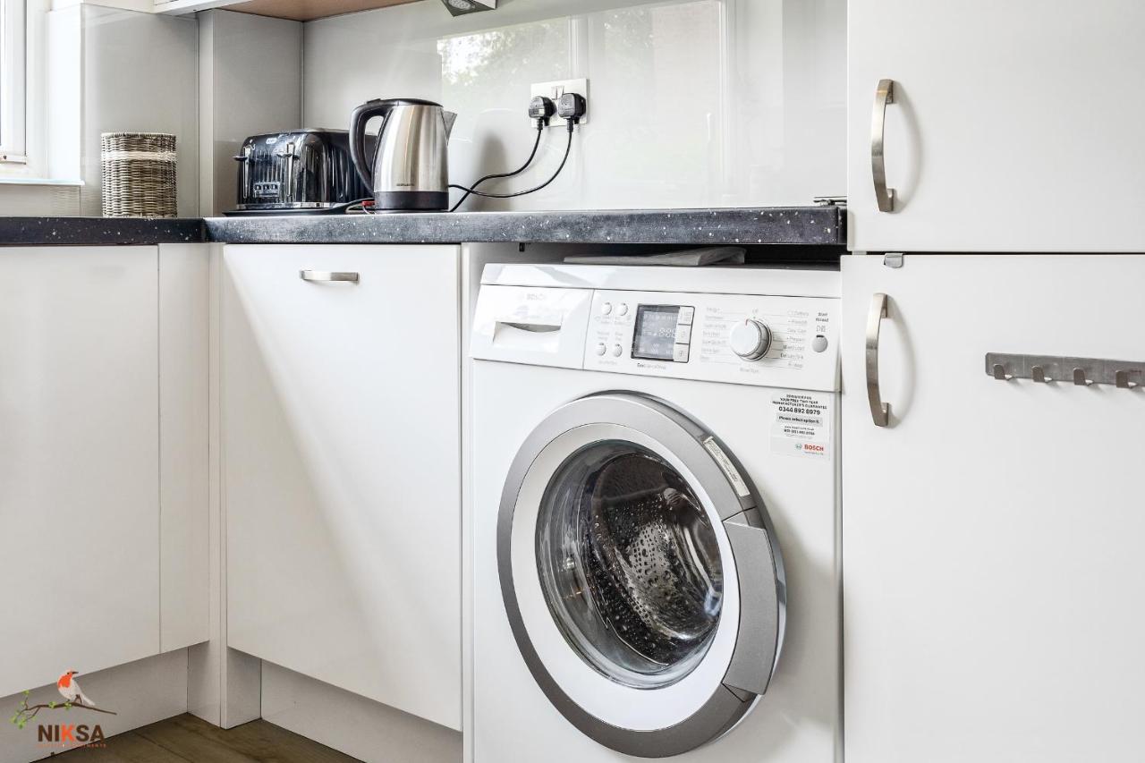 Niksa Serviced Accommodation - 3 Bedroom House Welwyn Garden City Bagian luar foto