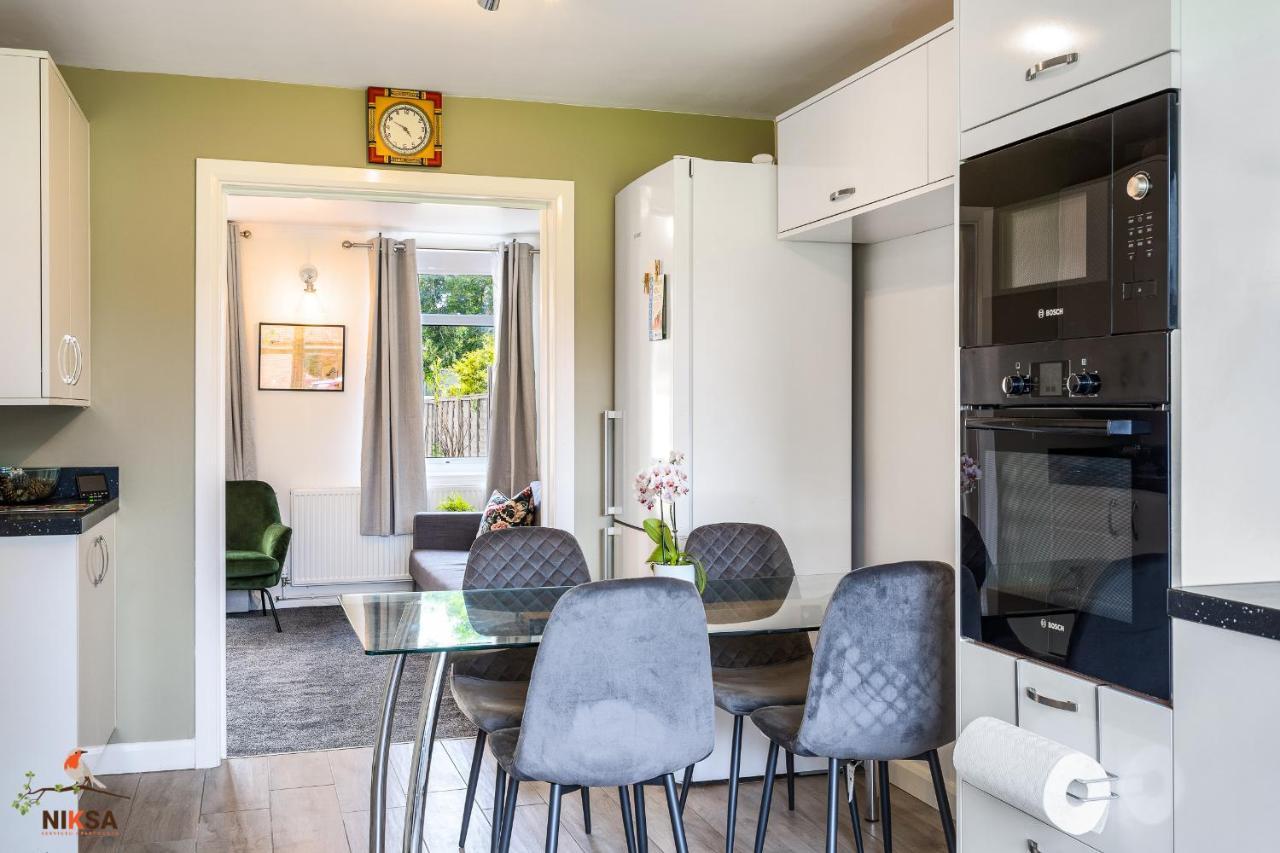 Niksa Serviced Accommodation - 3 Bedroom House Welwyn Garden City Bagian luar foto
