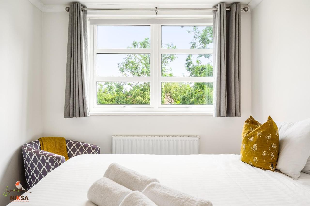 Niksa Serviced Accommodation - 3 Bedroom House Welwyn Garden City Bagian luar foto